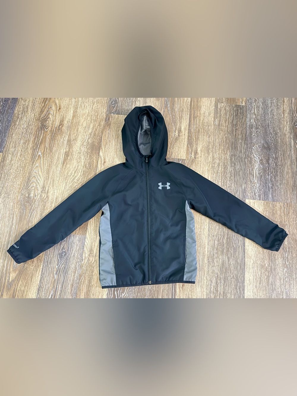 Under Armour XS Boys Black and Gray Wind Breaker
